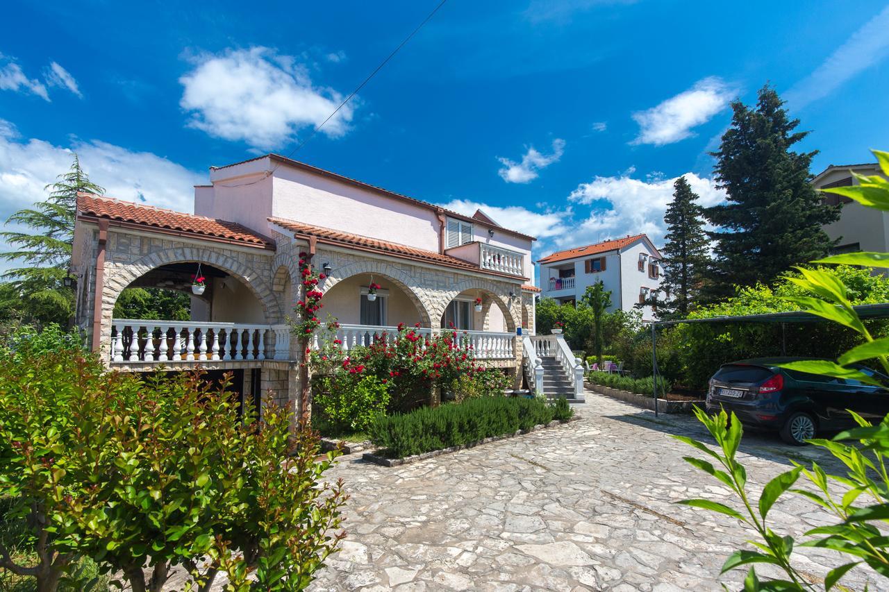 Apartments Pavic Malinska Exterior photo