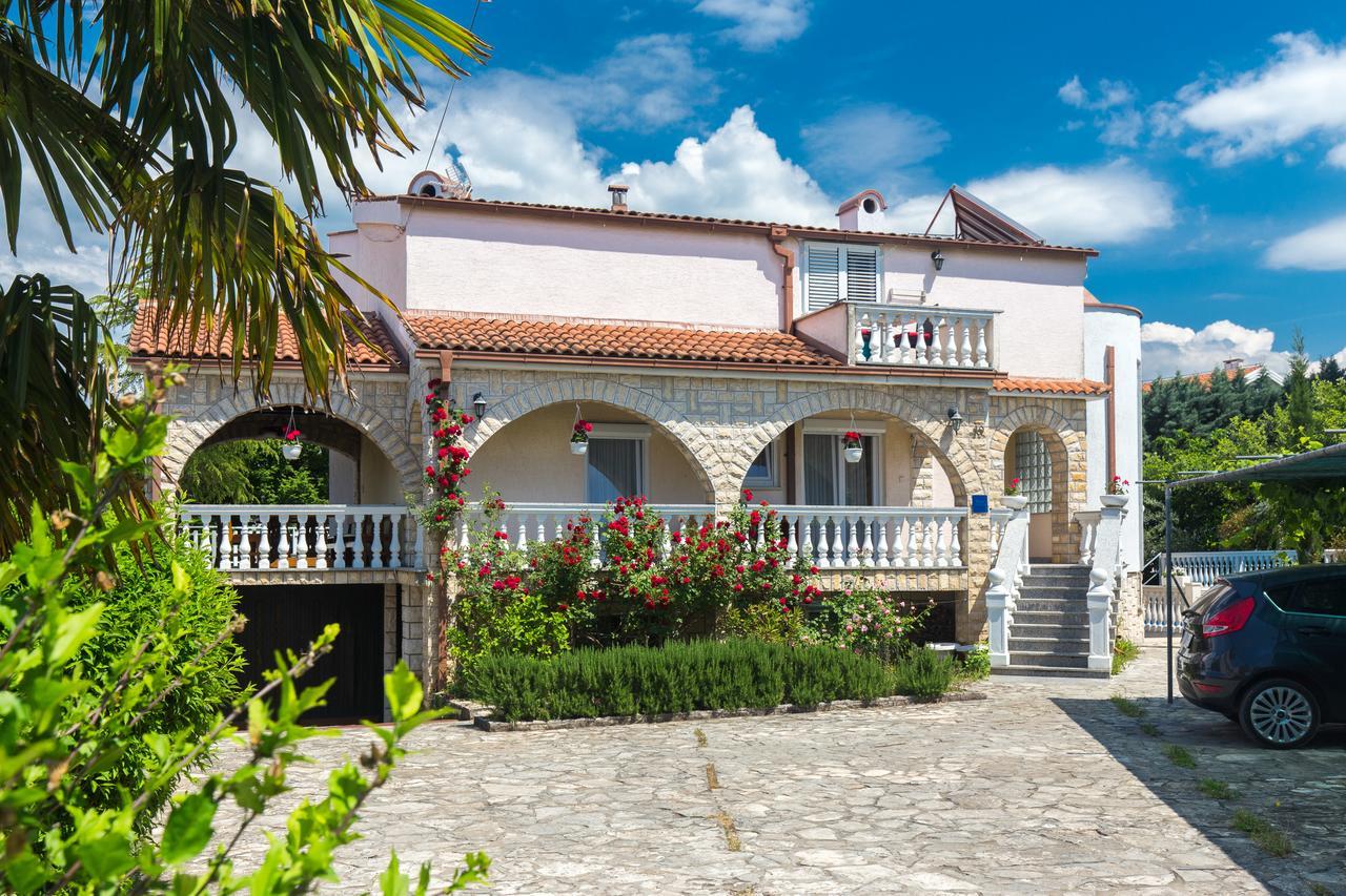 Apartments Pavic Malinska Exterior photo